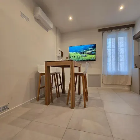 Proche Des Arenes * 尼姆